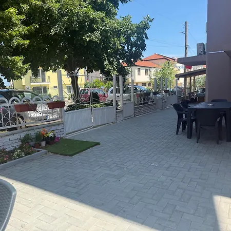 борис Апартаменты Равда